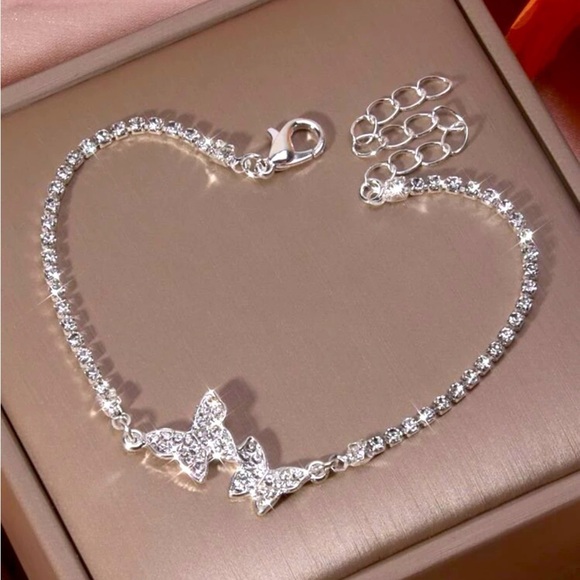 ✨ Butterflies 🦋 rhinestone bracelet ✨​​​ - Picture 4 of 6